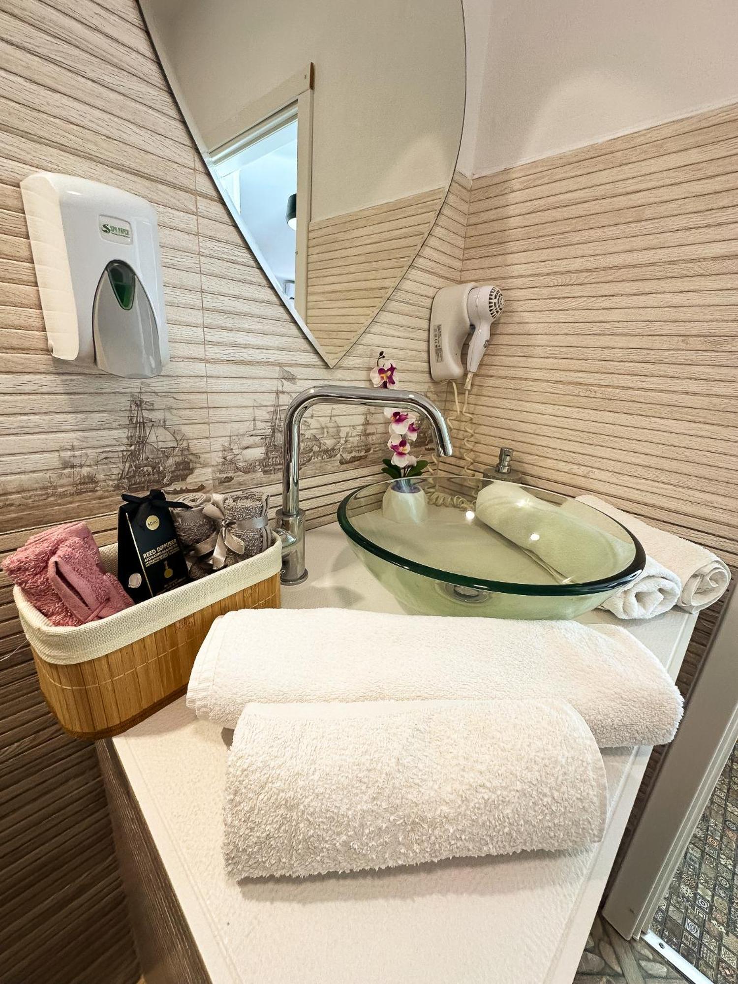 Atrium Apartment Central Free Parking Craiova Ngoại thất bức ảnh